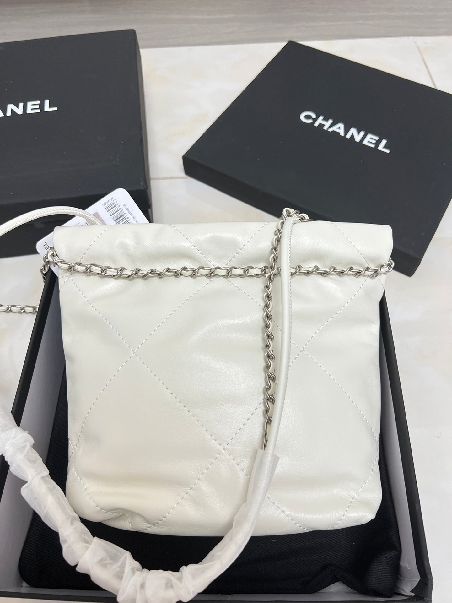 CHANEL22 Hand Bag In White Silver Hardware Size 20x18x6 cm