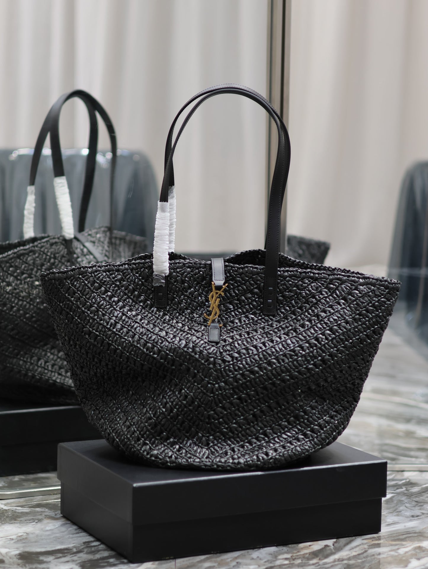 YSL PANIER MEDIUM IN RAFFIA AND VEGETABLE-BLACK LEATHER