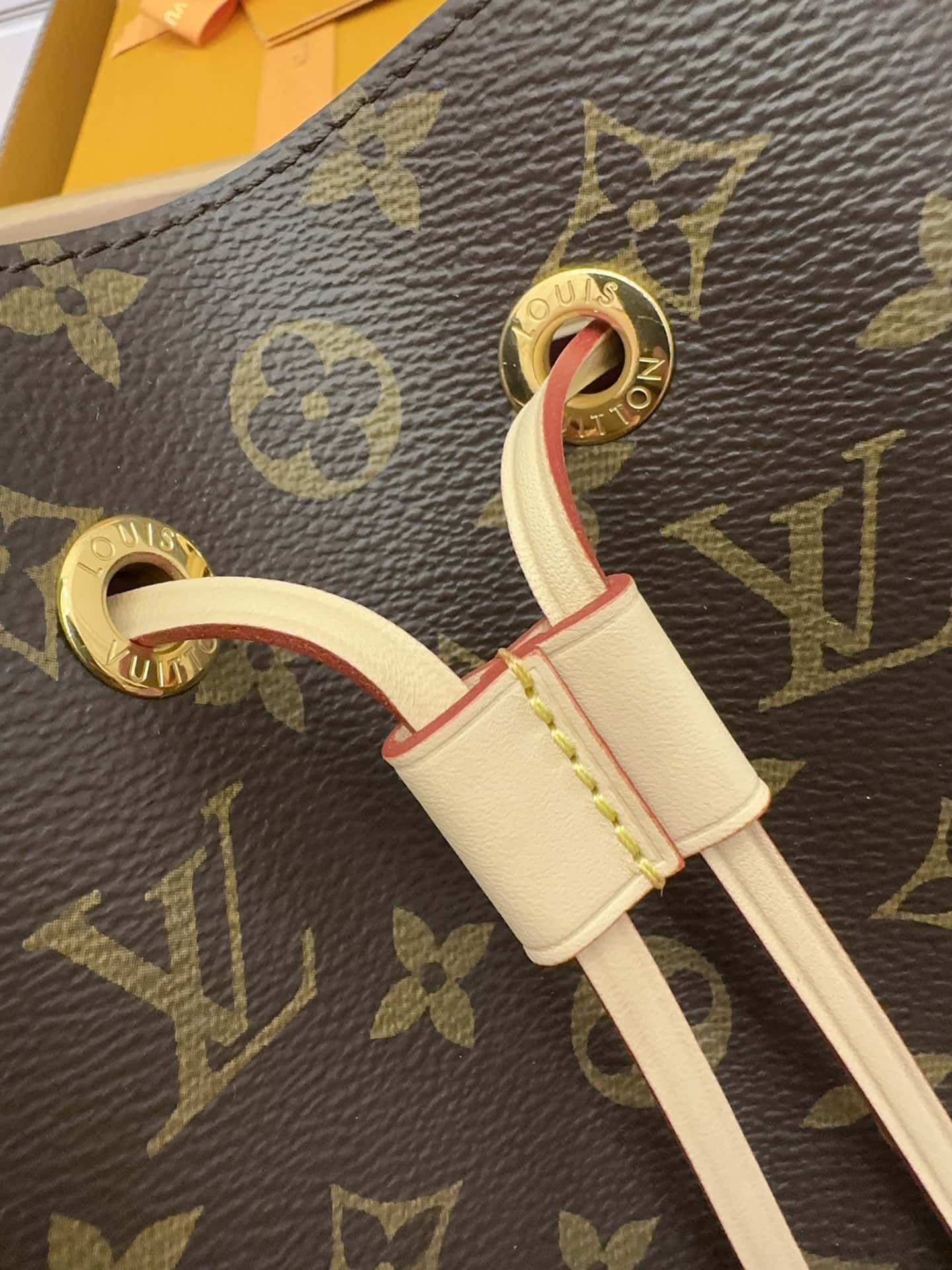 Louis Vuitton Néonoé BB in Monogram Handbag