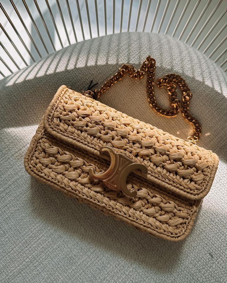 CELINE Chain Shoulder Bag Triomphe In Raffia Natural - Shoulder Bag for Women