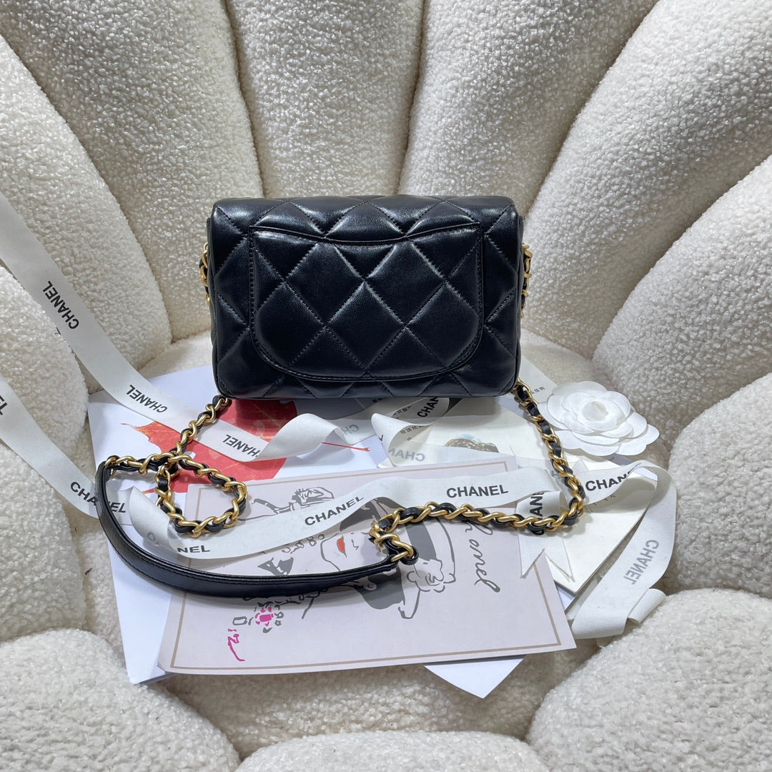 Chanel Small Flap Bag Black Lambskin size 21 x 14 x 7 cm