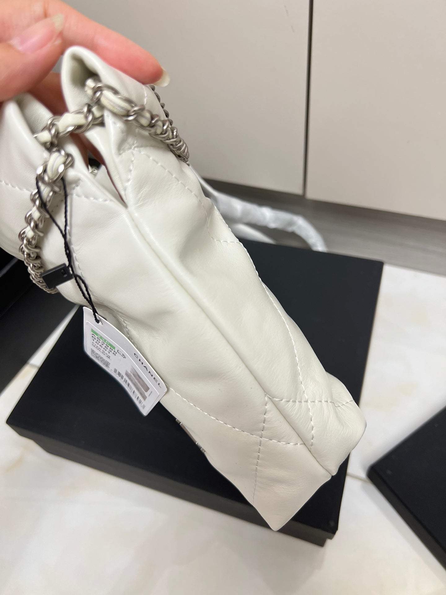 CHANEL22 Hand Bag In White Silver Hardware Size 20x18x6 cm