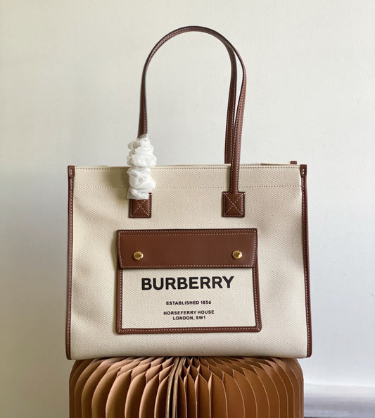 Burberry White Freya Tote Bag 33x12.5x26cm