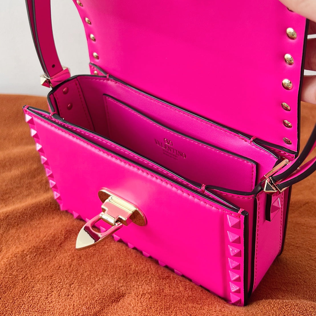 Valentino Garavani Rockstud Shoulder Pink Bag - 18.5x12x8cm