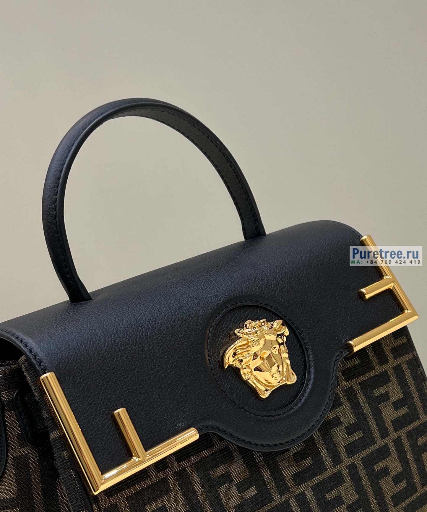 FENDACE | La Medusa Medium Handbag - 25 x 15 x 22cm