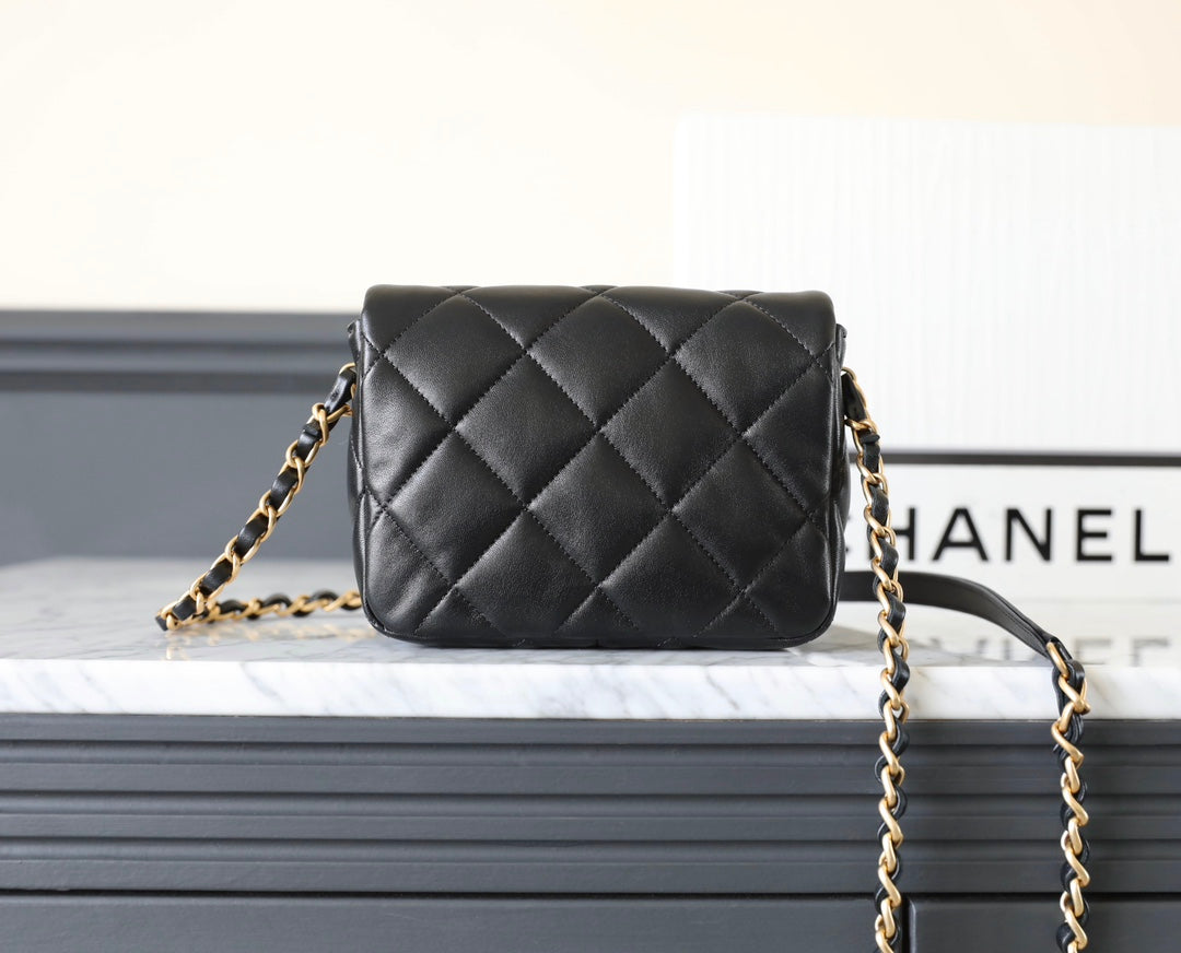 CHANEL  Heart Casual Style Flap Bag Lambskin Chain Plain Leather Party Style