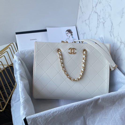 CC Small Tote 31cm White Lambskin Gold Hardware 31 x 24 x 11cm