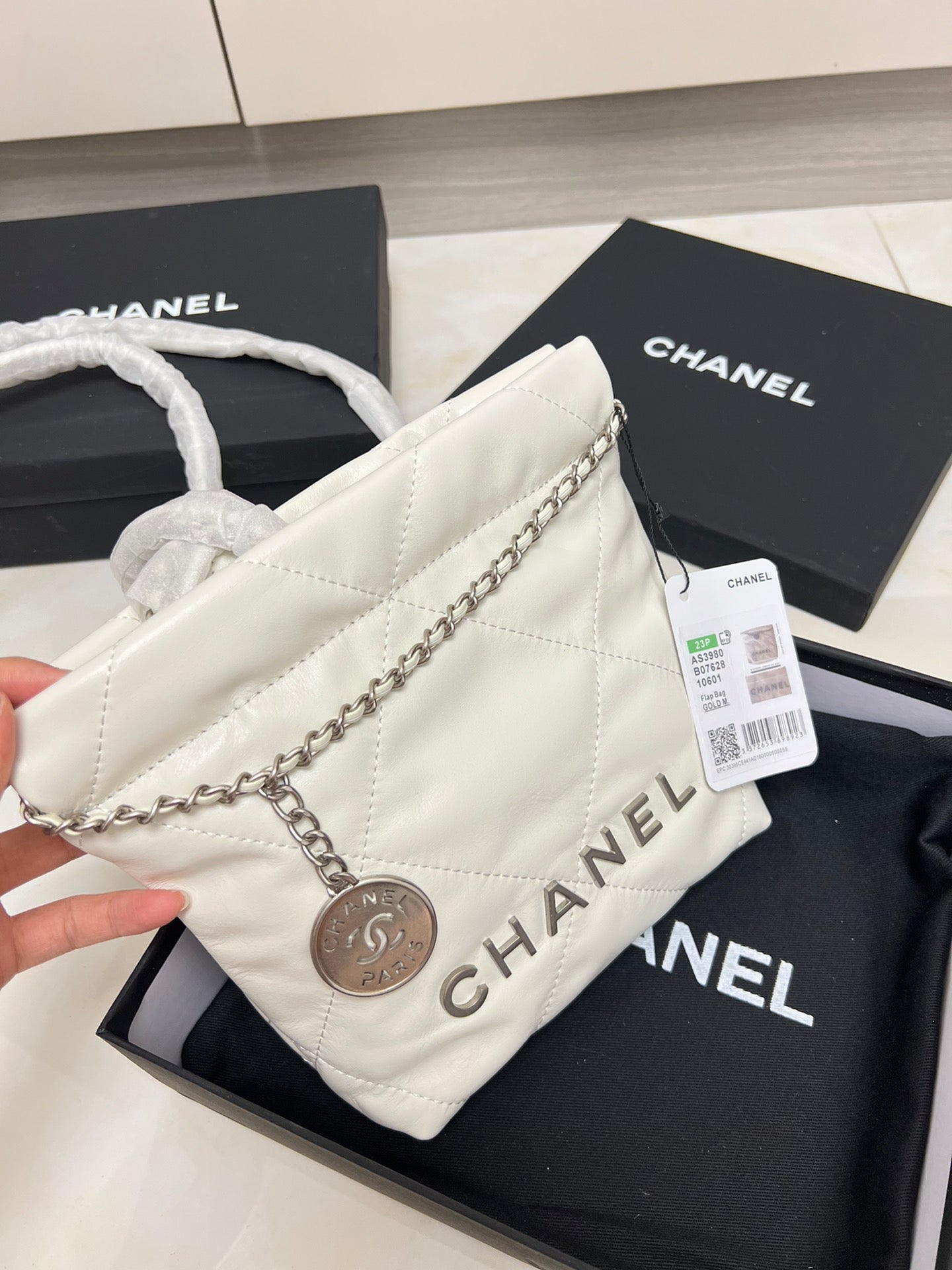 CHANEL22 Hand Bag In White Silver Hardware Size 20x18x6 cm