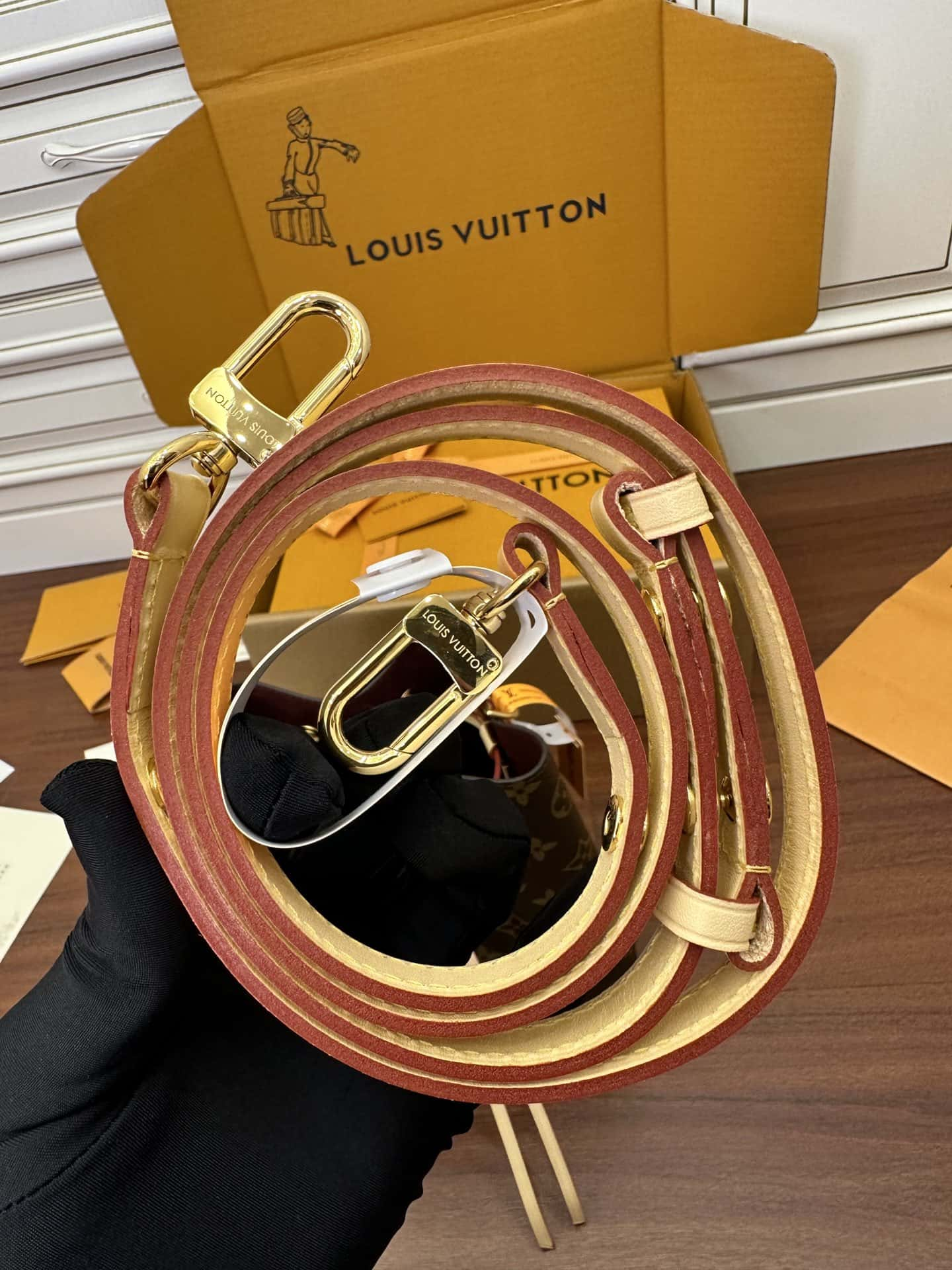 Louis Vuitton Néonoé BB in Monogram Handbag