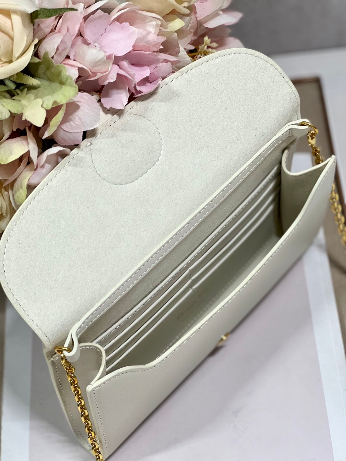 Dior Bobby Wallet on Chain East West White - 21.5×12×4cm