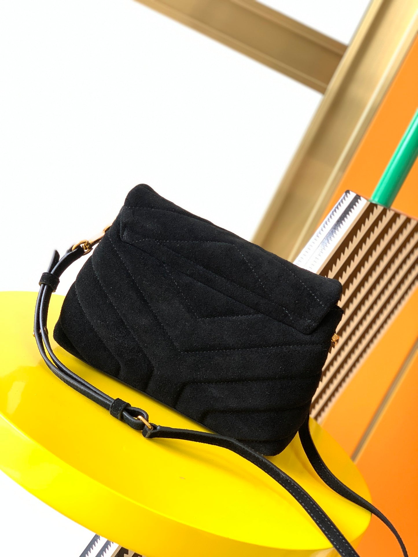 YSL Loulou 20 Black Velvet  20x14x7cm