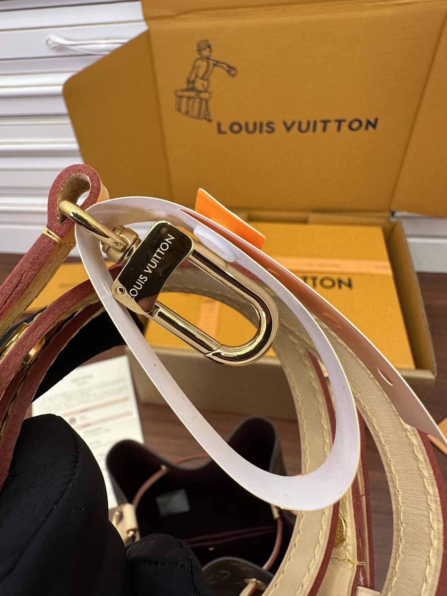 Louis Vuitton Néonoé BB in Monogram Handbag