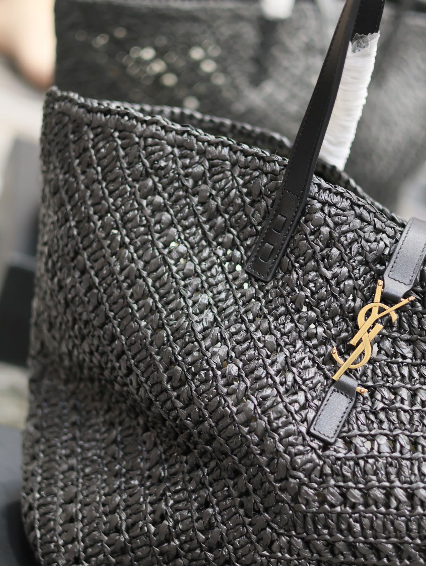 YSL PANIER MEDIUM IN RAFFIA AND VEGETABLE-BLACK LEATHER