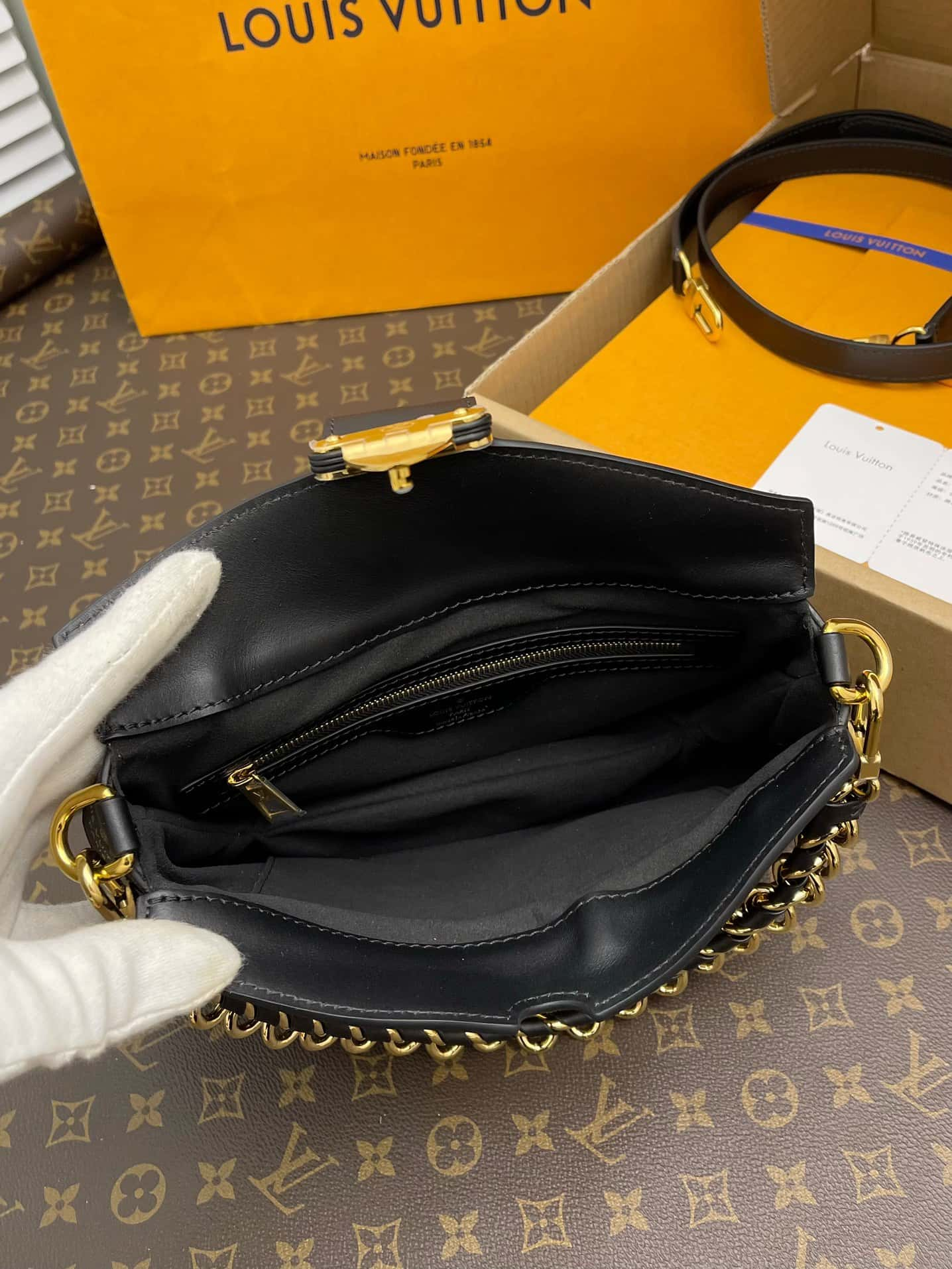 Louis Vuitton LV Neverfull Bag