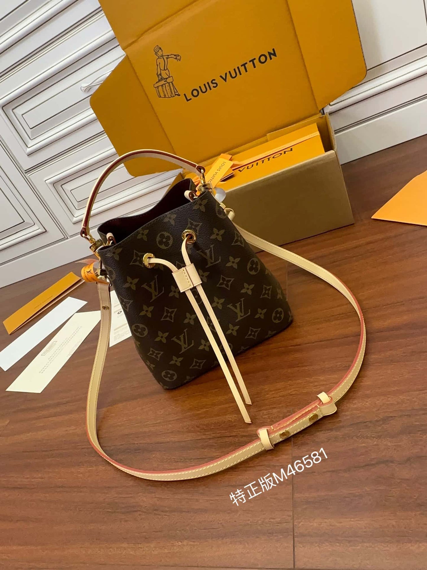 Louis Vuitton Néonoé BB in Monogram Handbag