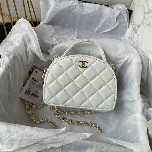 CHANEL  Handbag in White Size 16 cm