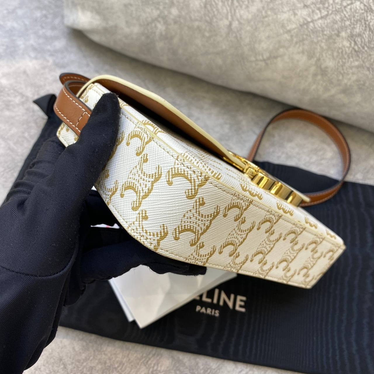 PREOWNED CELINE TRIOMPHE SHOULDER BAG IN TRIOMPHE CANVAS AND CALFSKIN