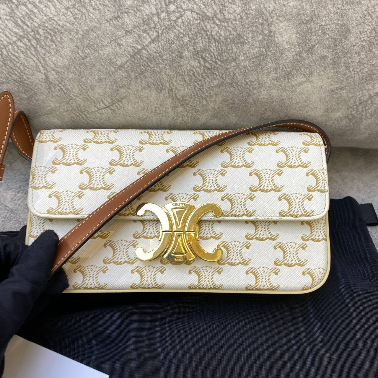 PREOWNED CELINE TRIOMPHE SHOULDER BAG IN TRIOMPHE CANVAS AND CALFSKIN