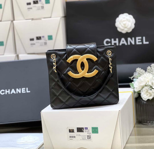 CHANEL 24C Street Style Party Style Elegant Style Logo Shoulder Bags 17.5x20x5cm