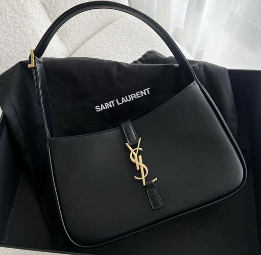 Saint Laurent Le 5 À 7 Hobo Bag In Patent Leather - Black - Women