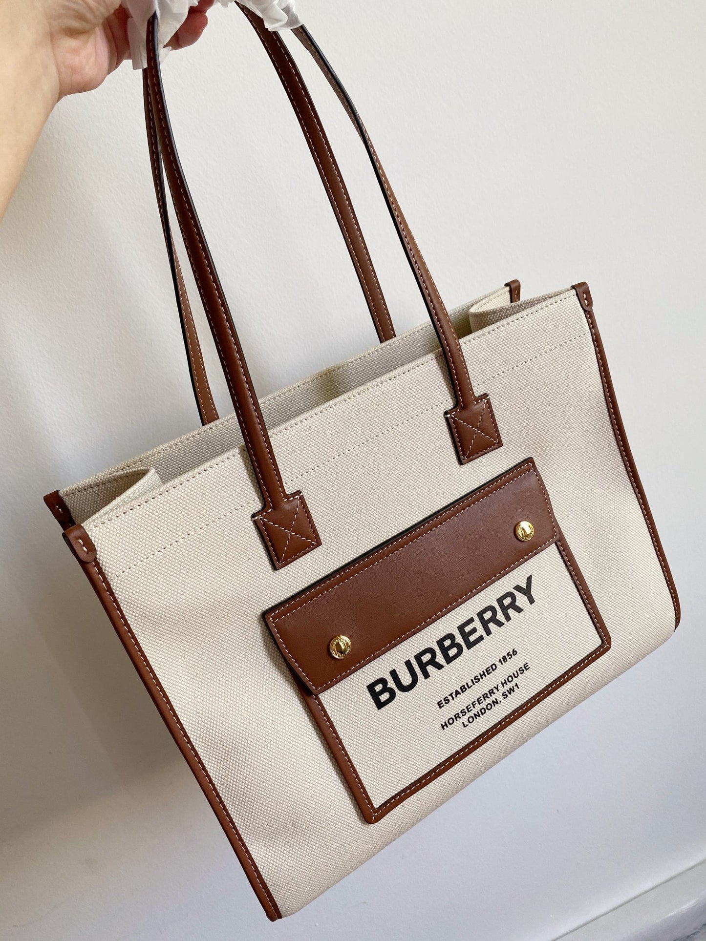 Burberry White Freya Tote Bag 33x12.5x26cm